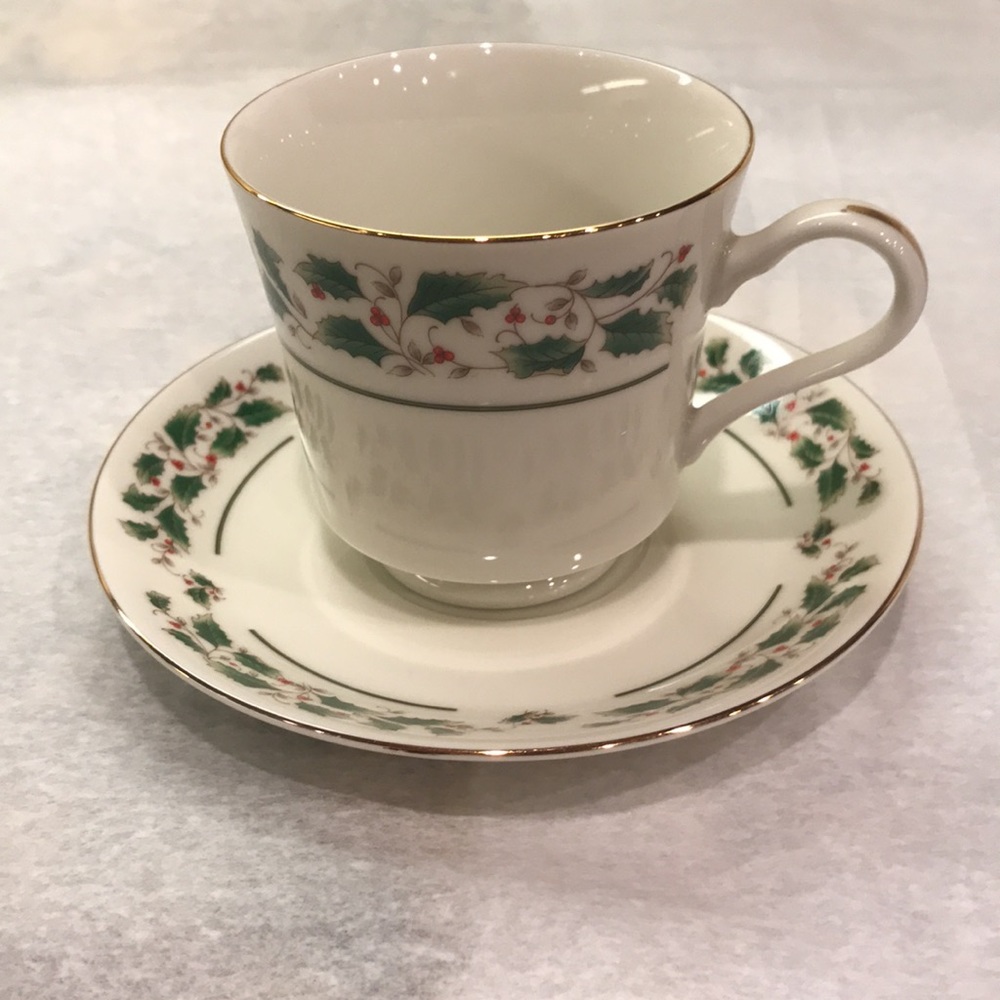 Fine China of Japan FCJ5 Holly Cup & Saucer Set